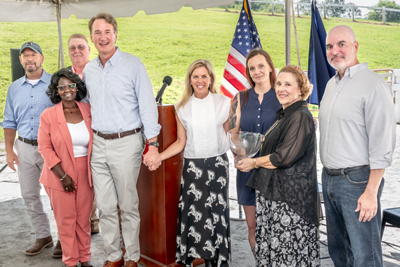 Unang Ginang <span translate=